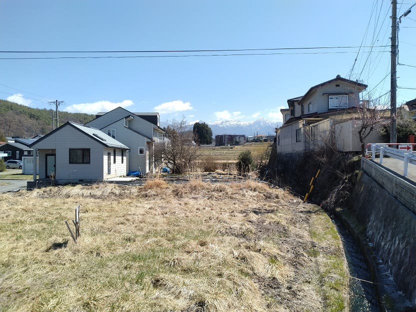 西側より敷地・八ヶ岳