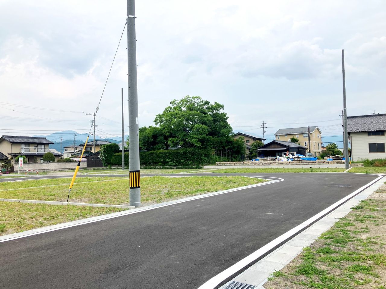 西方向より敷地全体