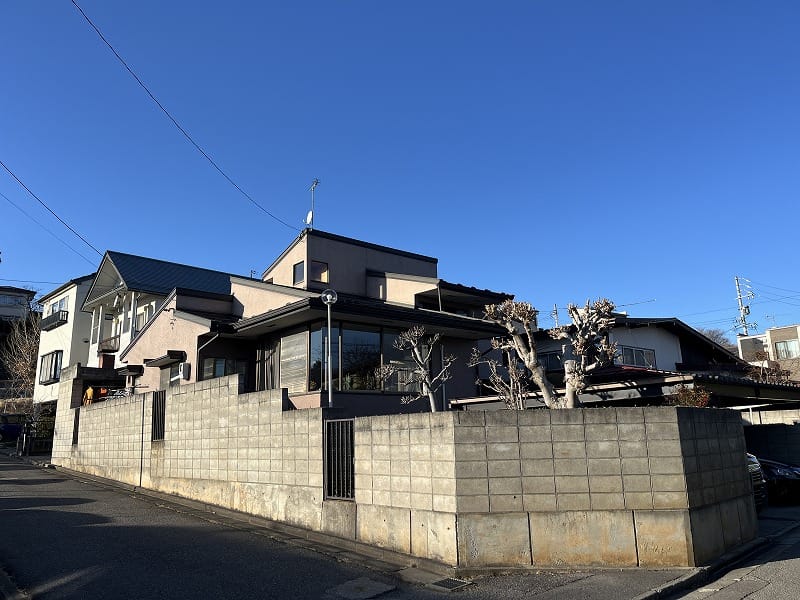 敷地南東角から外観