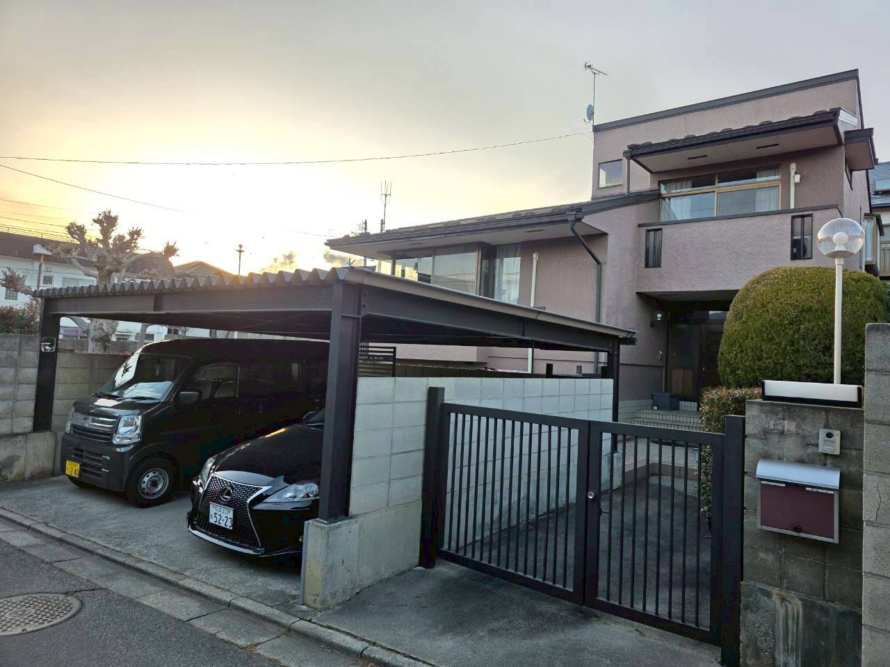 外観・門とガレージ