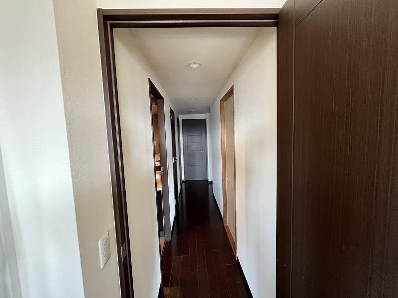 廊下を置くまで進むとLDKに辿り着きます