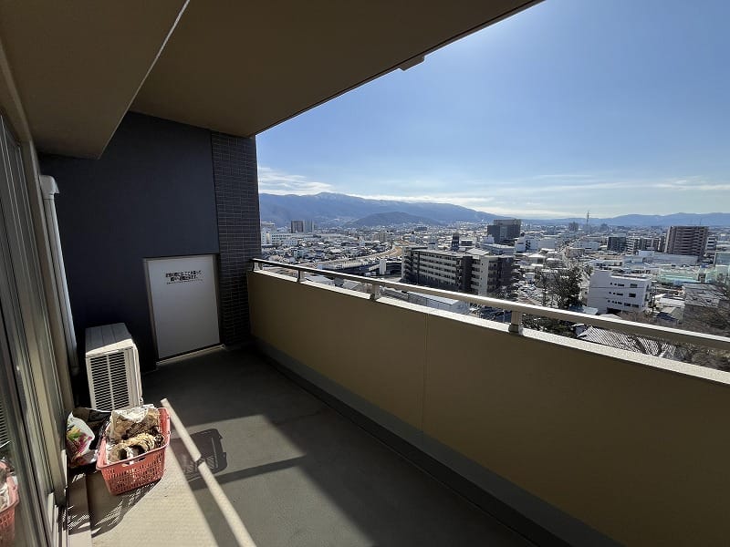 とにかく広い奥行き、何に使うかはあなた次第