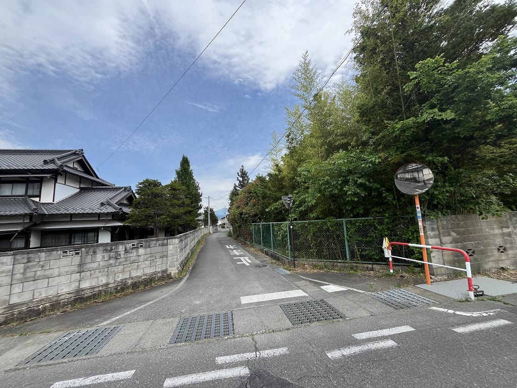敷地北西角から東方向