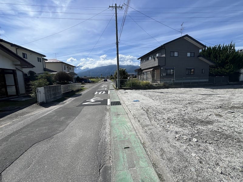 前面道路東より西方向