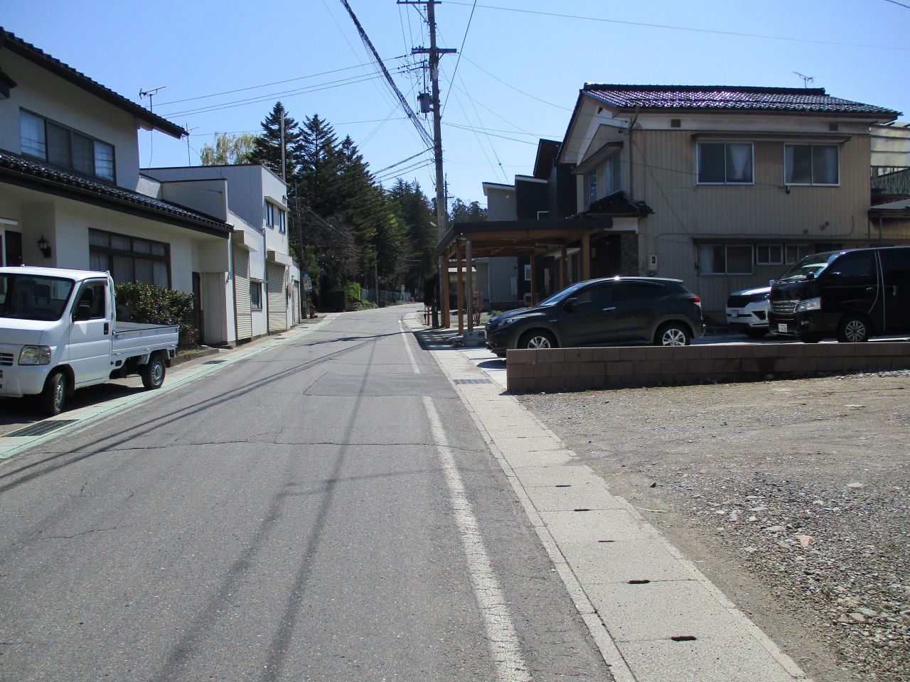 前面道路:小学校へ180m