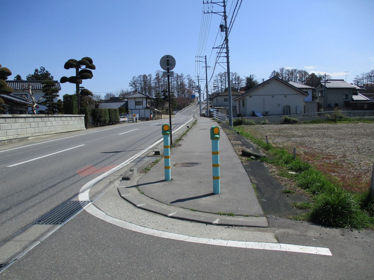 県道・歩道・法面