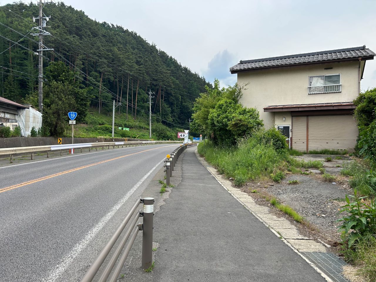 前面道路:国道19号線