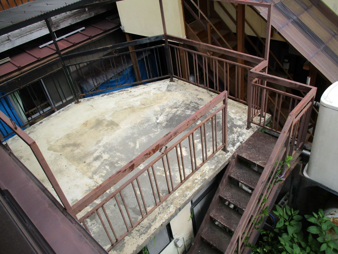 別棟の浴室は屋上が物干し場としても利用できそうです