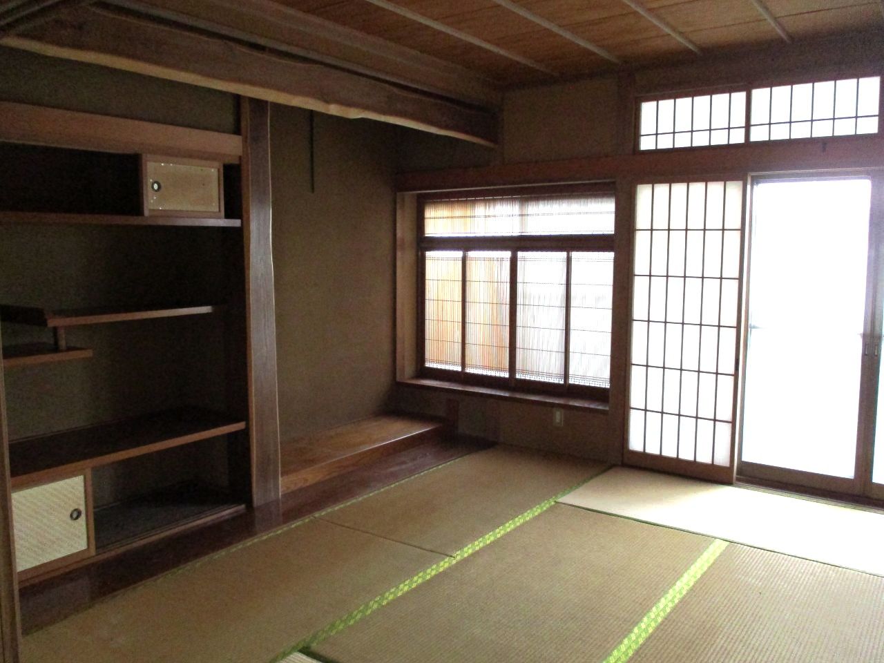 本格的な床脇・床の間・書院付き