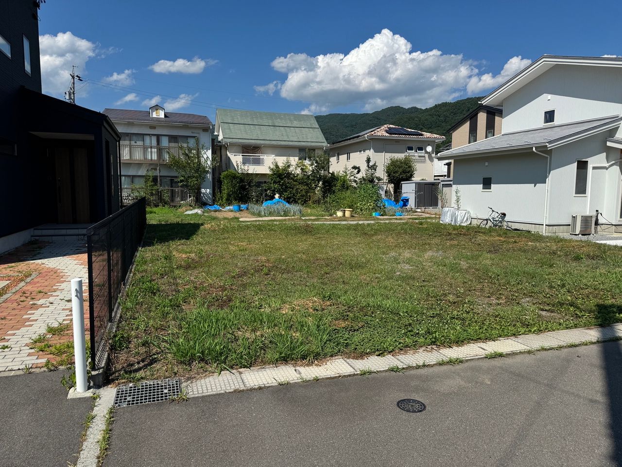 南側道路から 西側