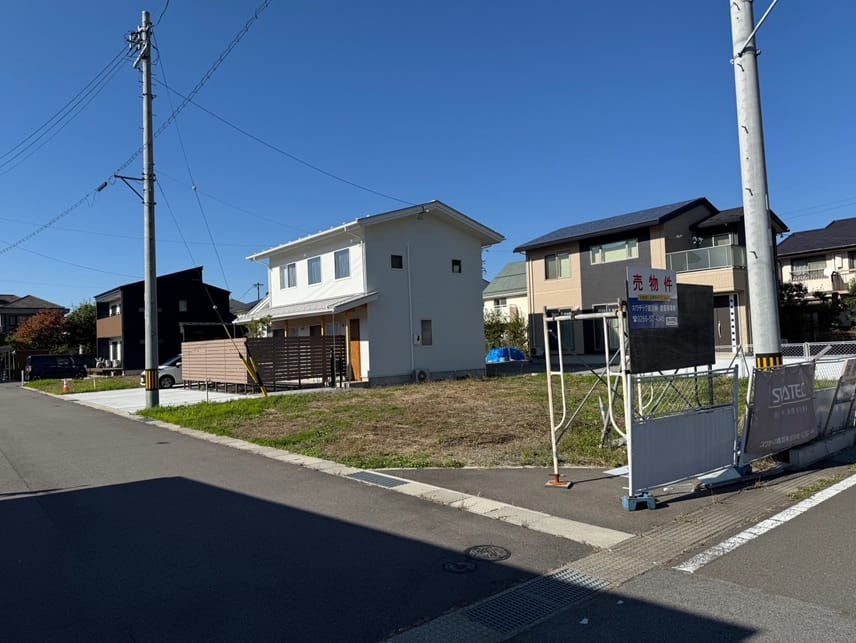 道路から奥に向けて