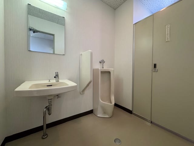 2F 男子トイレ