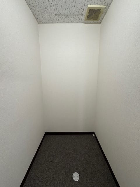 2F 更衣室