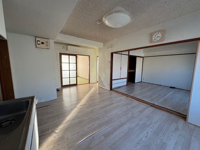 LDK(キッチン側から撮影)