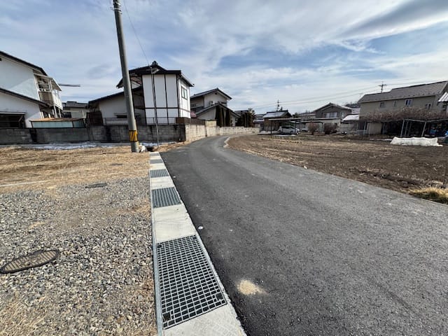 南側上田市道(舗装済)