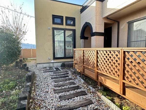 アプローチ・ウッドデッキ