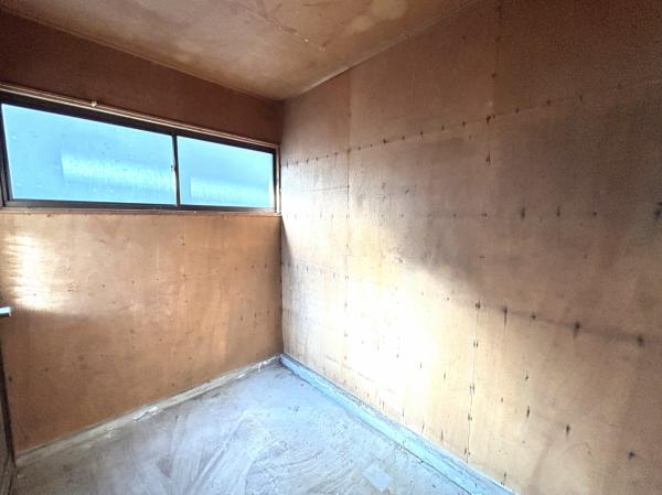 キッチン横の納戸