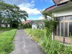 前面道路を含む外観
