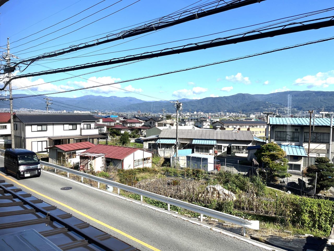 部屋から諏訪湖を望む