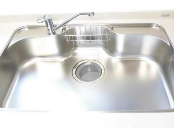 シンクは74cmと食器や鍋等まとめて洗えます