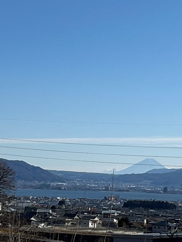 お庭から諏訪湖と富士山が見えます
