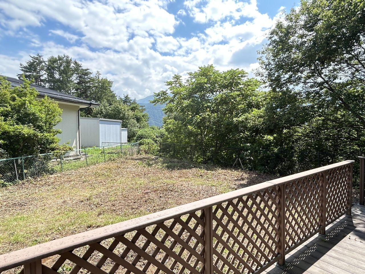 ウッドデッキ・庭(家庭菜園が出来ます)