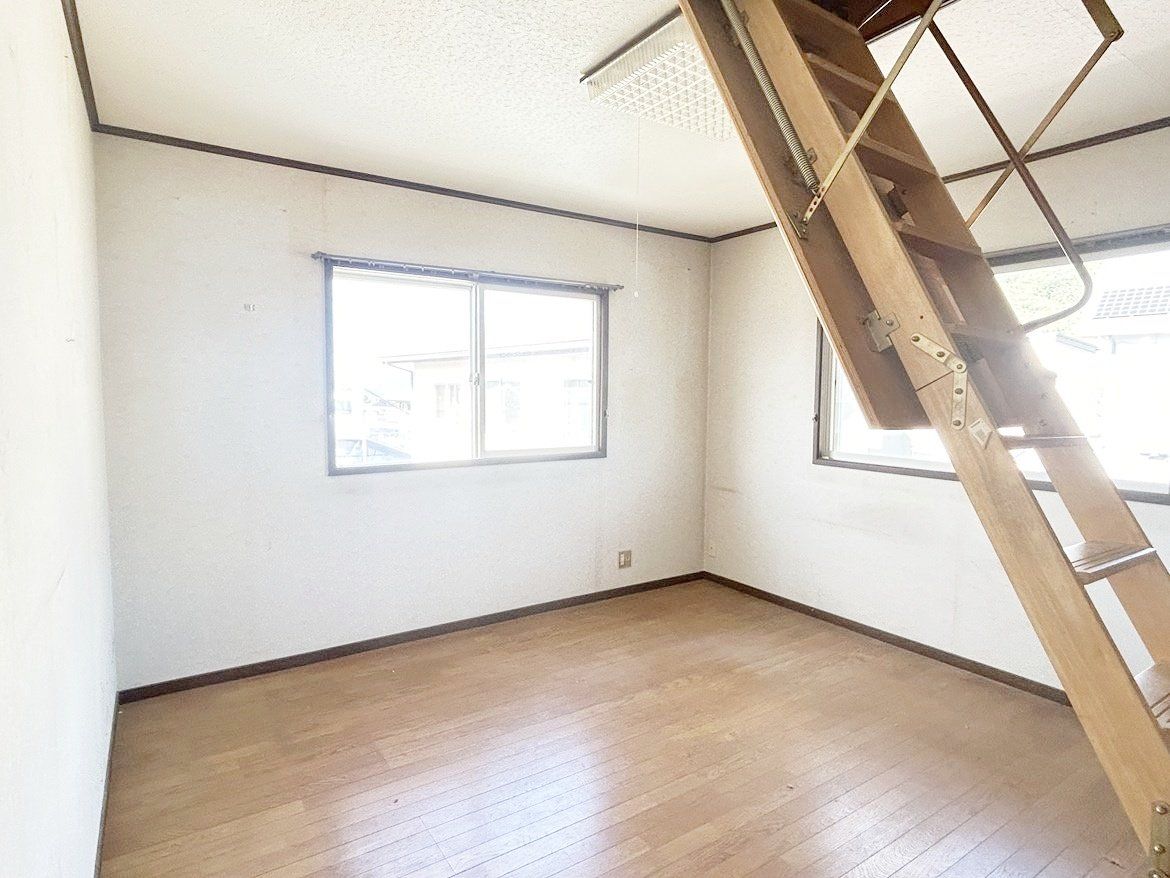 小屋裏階段